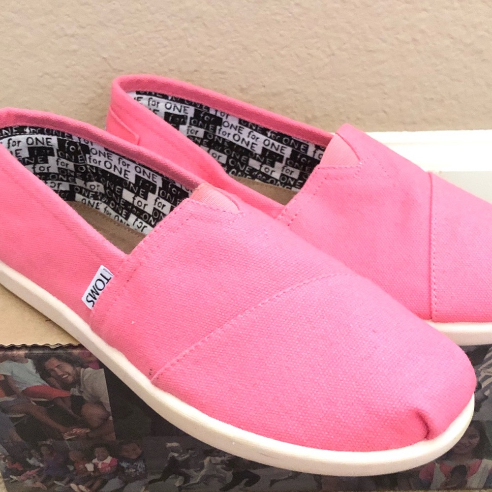 NWOT: Toms Slip Ons